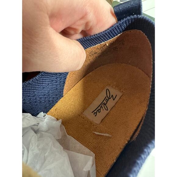 New NWT women zodiac 10 M Navy Blue classic fabric canvas walk flat walk shoes - Picture 5 of 11